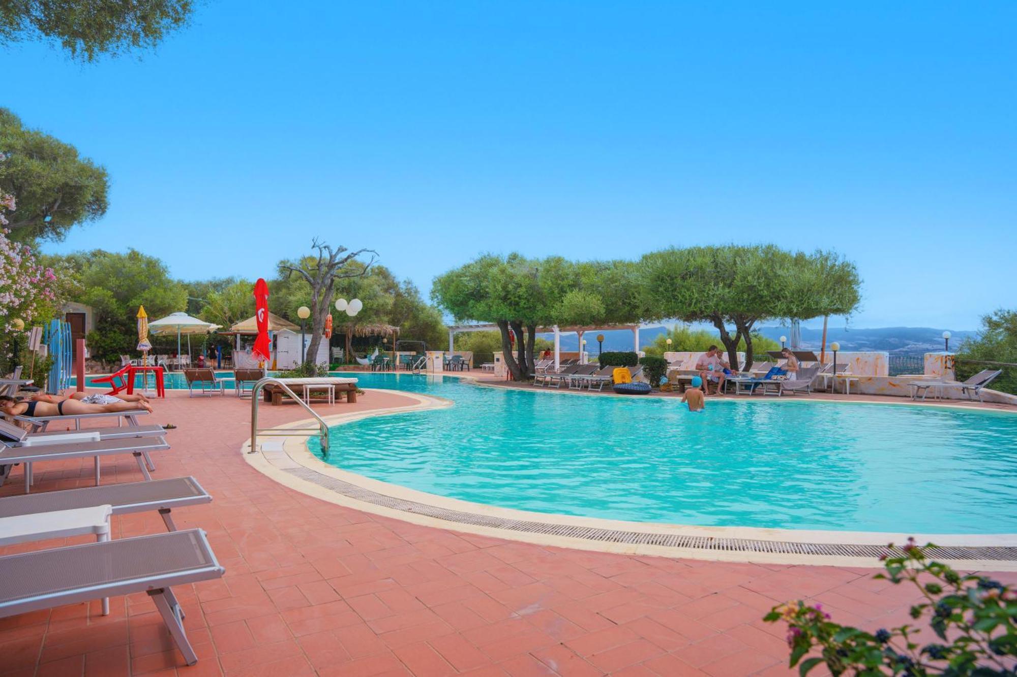Il Borgo Di Badesi Aparthotel Ngoại thất bức ảnh