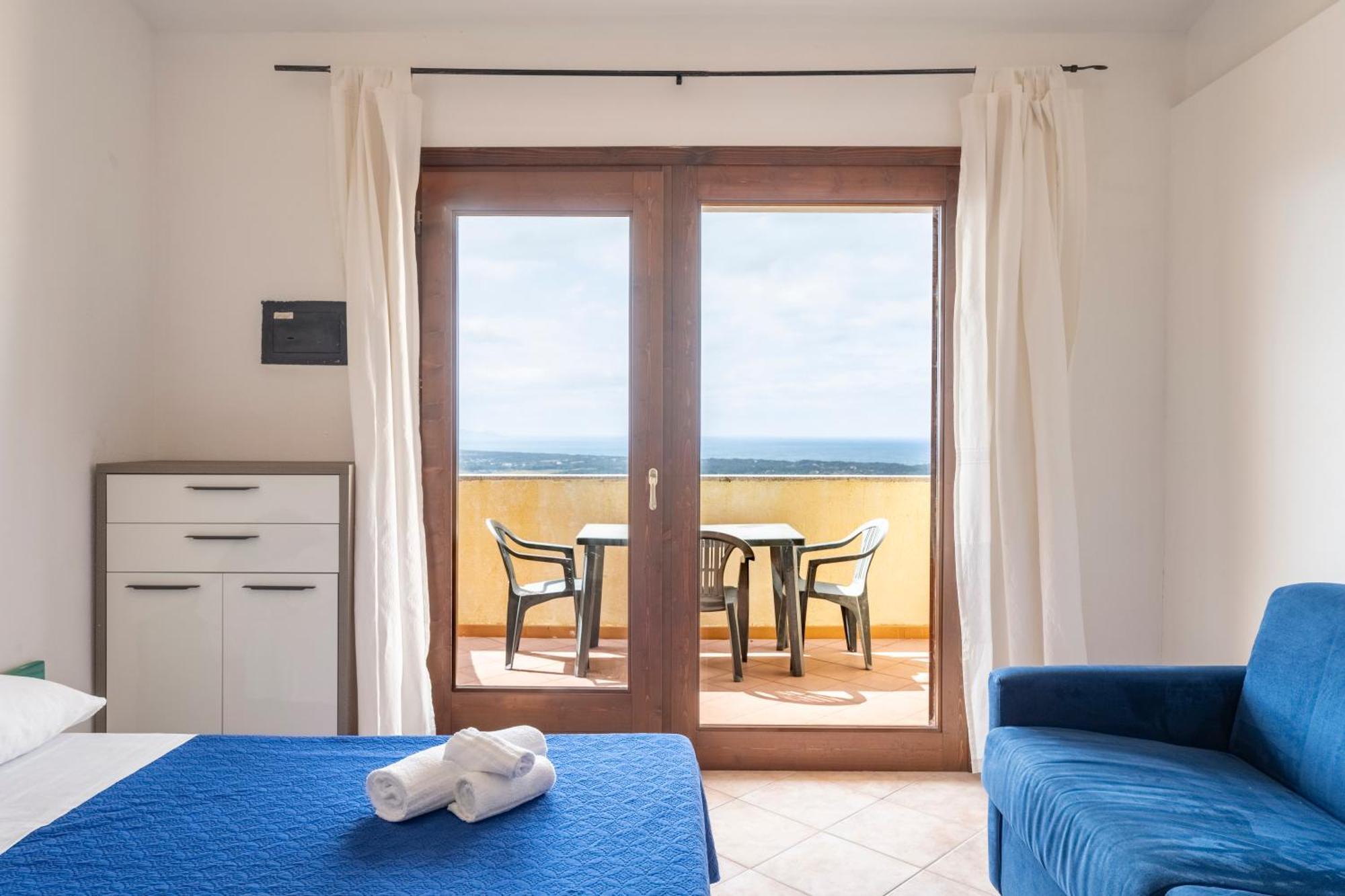 Il Borgo Di Badesi Aparthotel Ngoại thất bức ảnh